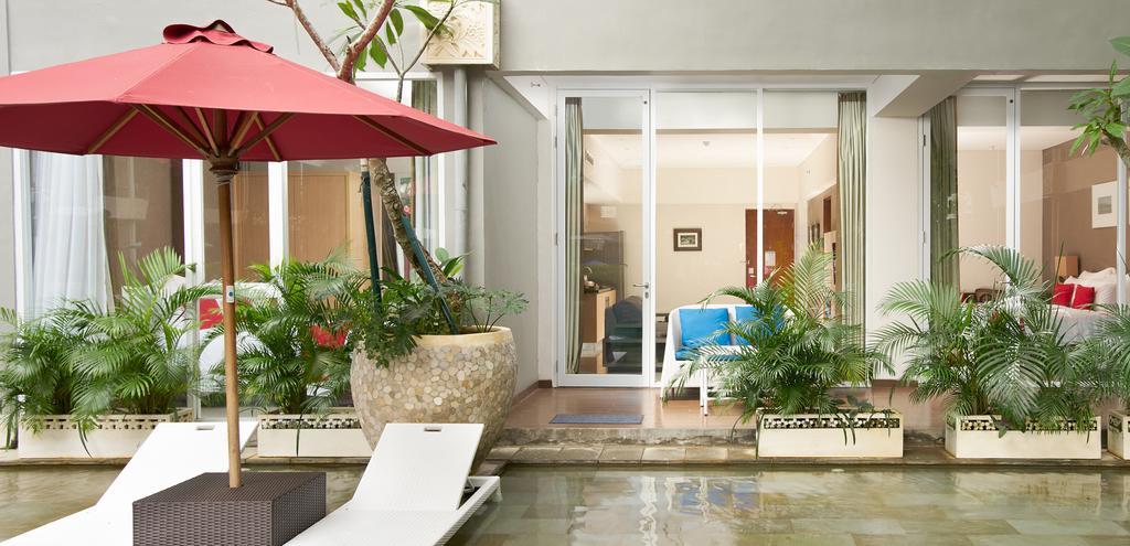 Ramada Encore By Wyndham Bali Seminyak Exterior foto